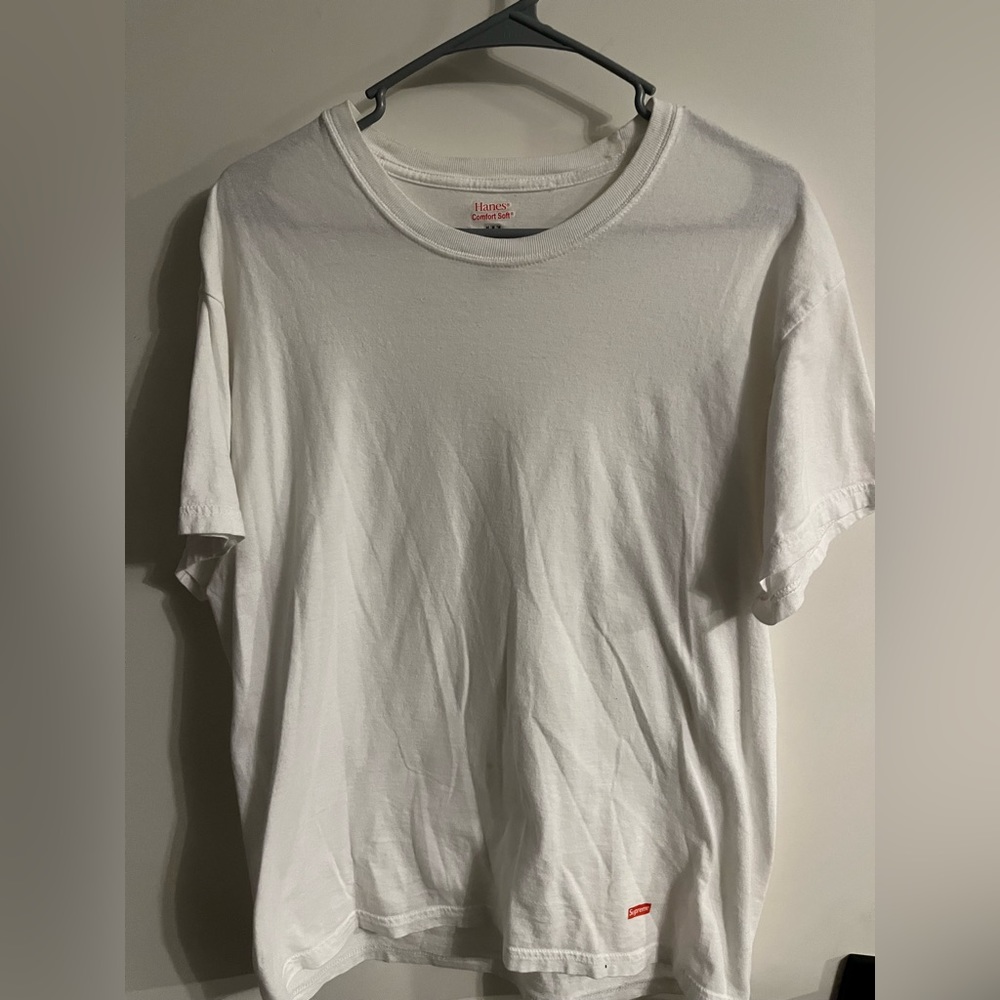 Hanes Supreme white tee